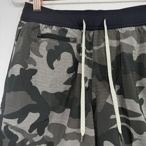 Vuori Stockton Shorts Men S Grey Black Compression Camouflage Workout Athletic